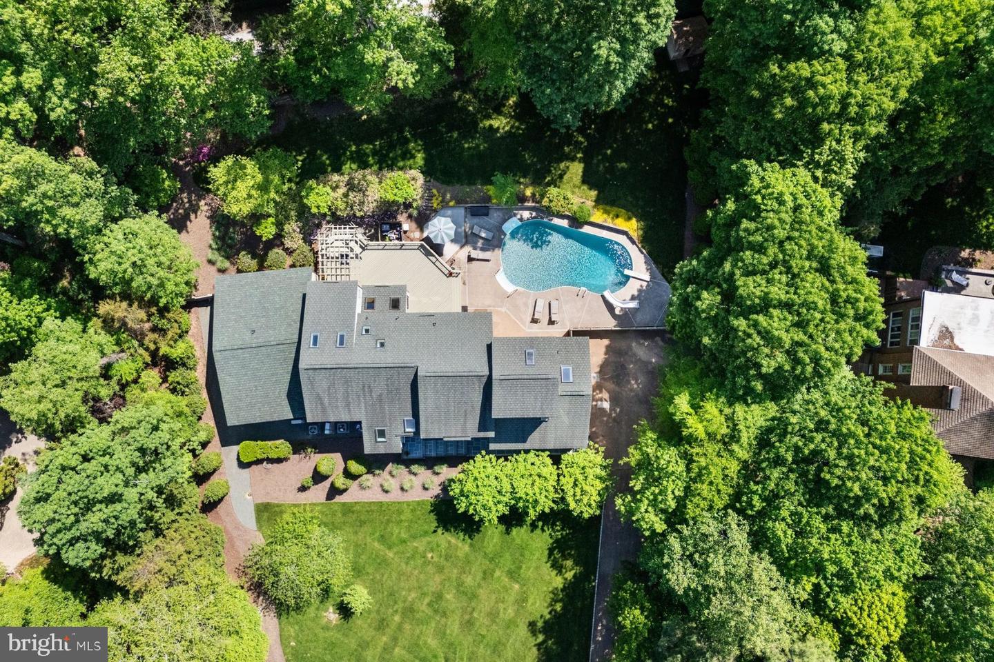 3 WELWYN PL, HENRICO, Virginia 23229, 6 Bedrooms Bedrooms, ,5 BathroomsBathrooms,Residential,For sale,3 WELWYN PL,VAHN2000868 MLS # VAHN2000868