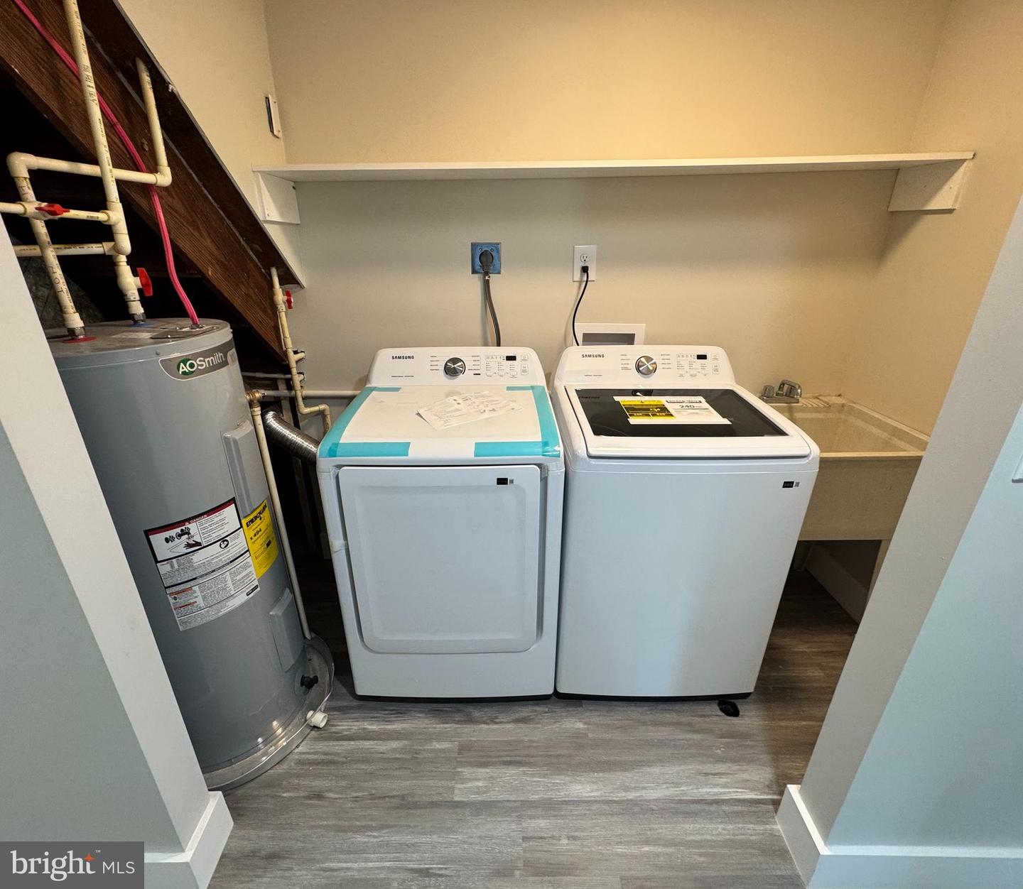 13519 CARMEL LN, CHANTILLY, Virginia 20151, 4 Bedrooms Bedrooms, ,3 BathroomsBathrooms,Residential,For sale,13519 CARMEL LN,VAFX2234012 MLS # VAFX2234012