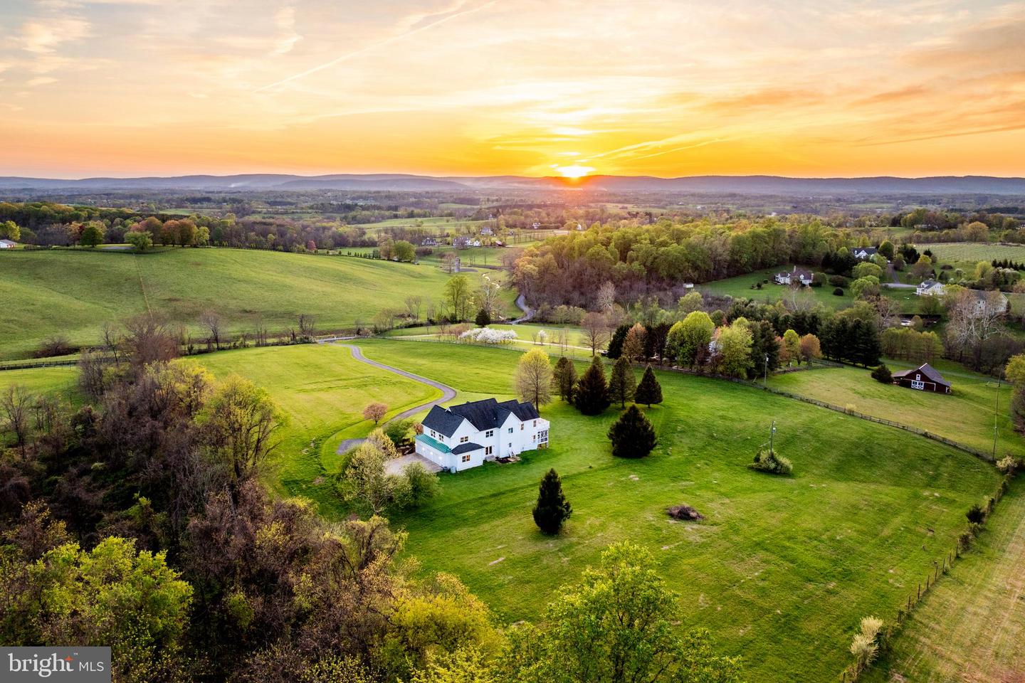 15870 OLD WATERFORD RD, PAEONIAN SPRINGS, Virginia 20129, 5 Bedrooms Bedrooms, ,4 BathroomsBathrooms,Residential,For sale,15870 OLD WATERFORD RD,VALO2093962 MLS # VALO2093962