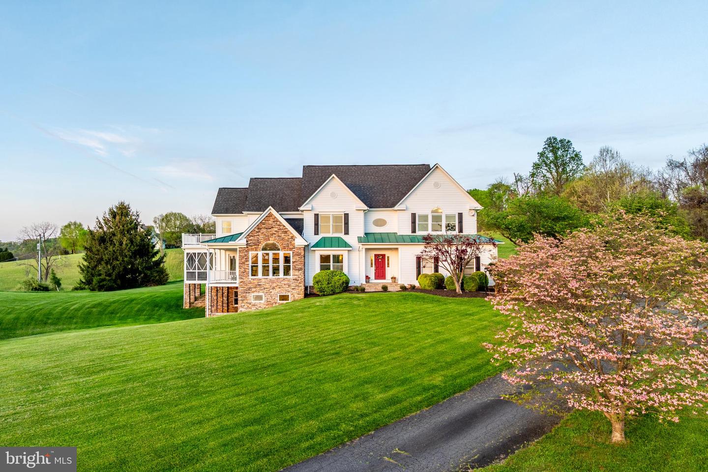15870 OLD WATERFORD RD, PAEONIAN SPRINGS, Virginia 20129, 5 Bedrooms Bedrooms, ,4 BathroomsBathrooms,Residential,For sale,15870 OLD WATERFORD RD,VALO2093962 MLS # VALO2093962