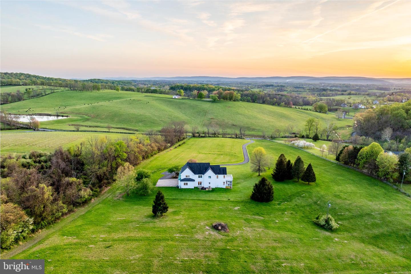 15870 OLD WATERFORD RD, PAEONIAN SPRINGS, Virginia 20129, 5 Bedrooms Bedrooms, ,4 BathroomsBathrooms,Residential,For sale,15870 OLD WATERFORD RD,VALO2093962 MLS # VALO2093962