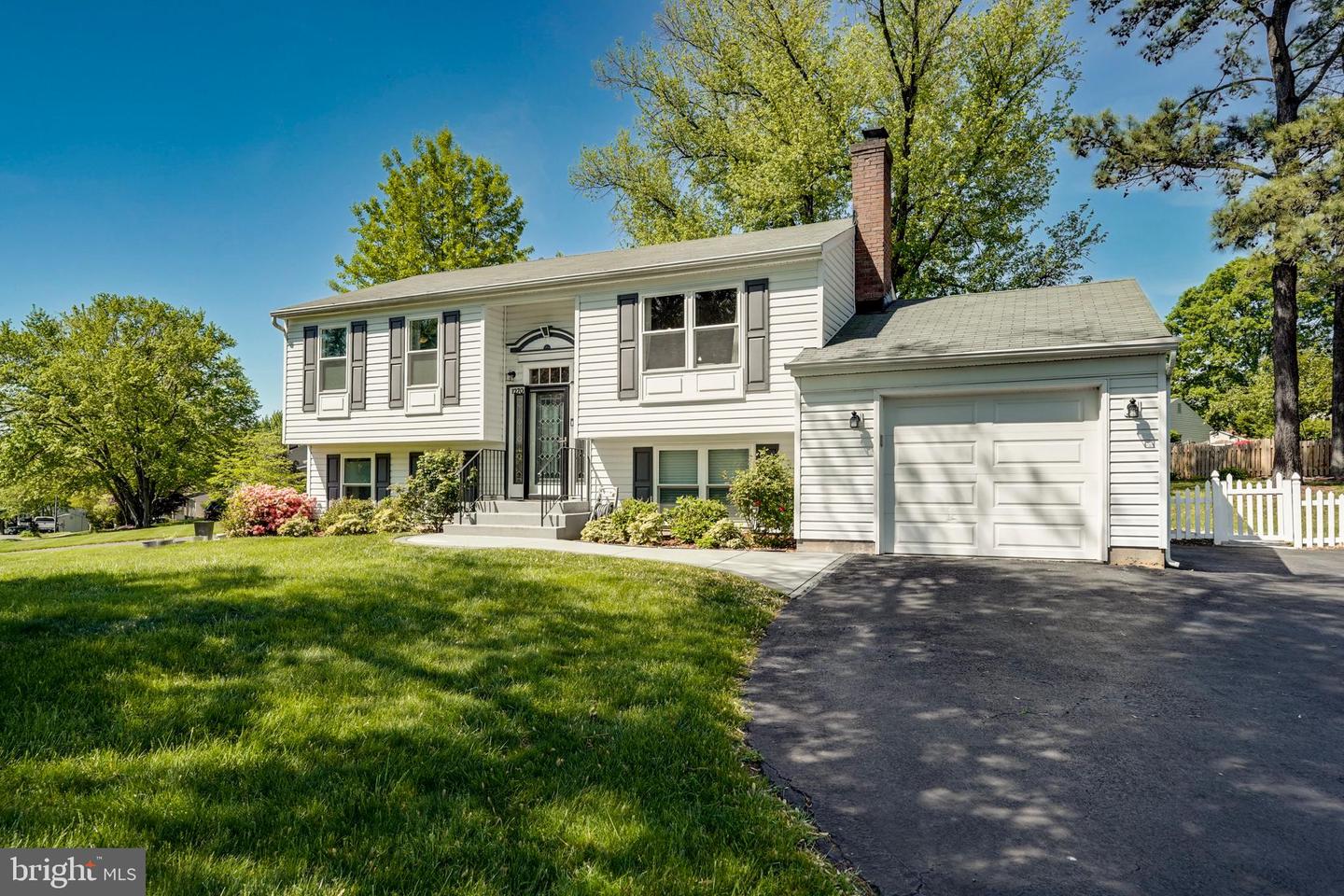 12701 BRADWELL RD, HERNDON, Virginia 20171, 4 Bedrooms Bedrooms, ,2 BathroomsBathrooms,Residential,For sale,12701 BRADWELL RD,VAFX2234498 MLS # VAFX2234498