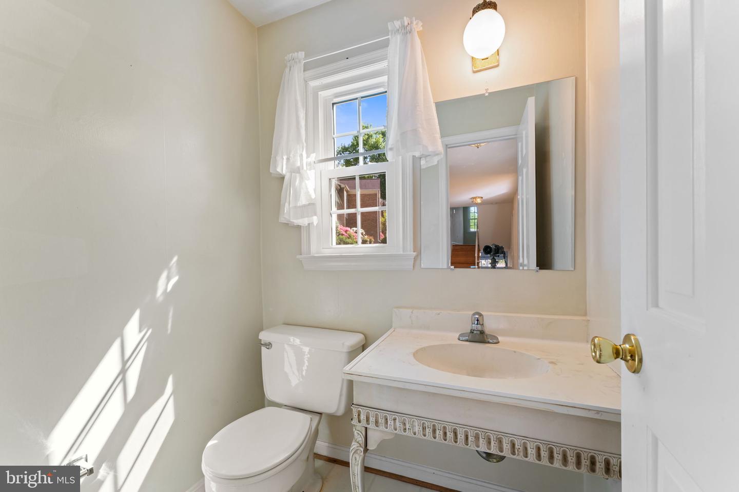 6628 MIDHILL PL, FALLS CHURCH, Virginia 22043, 3 Bedrooms Bedrooms, ,2 BathroomsBathrooms,Residential,For sale,6628 MIDHILL PL,VAFX2234370 MLS # VAFX2234370