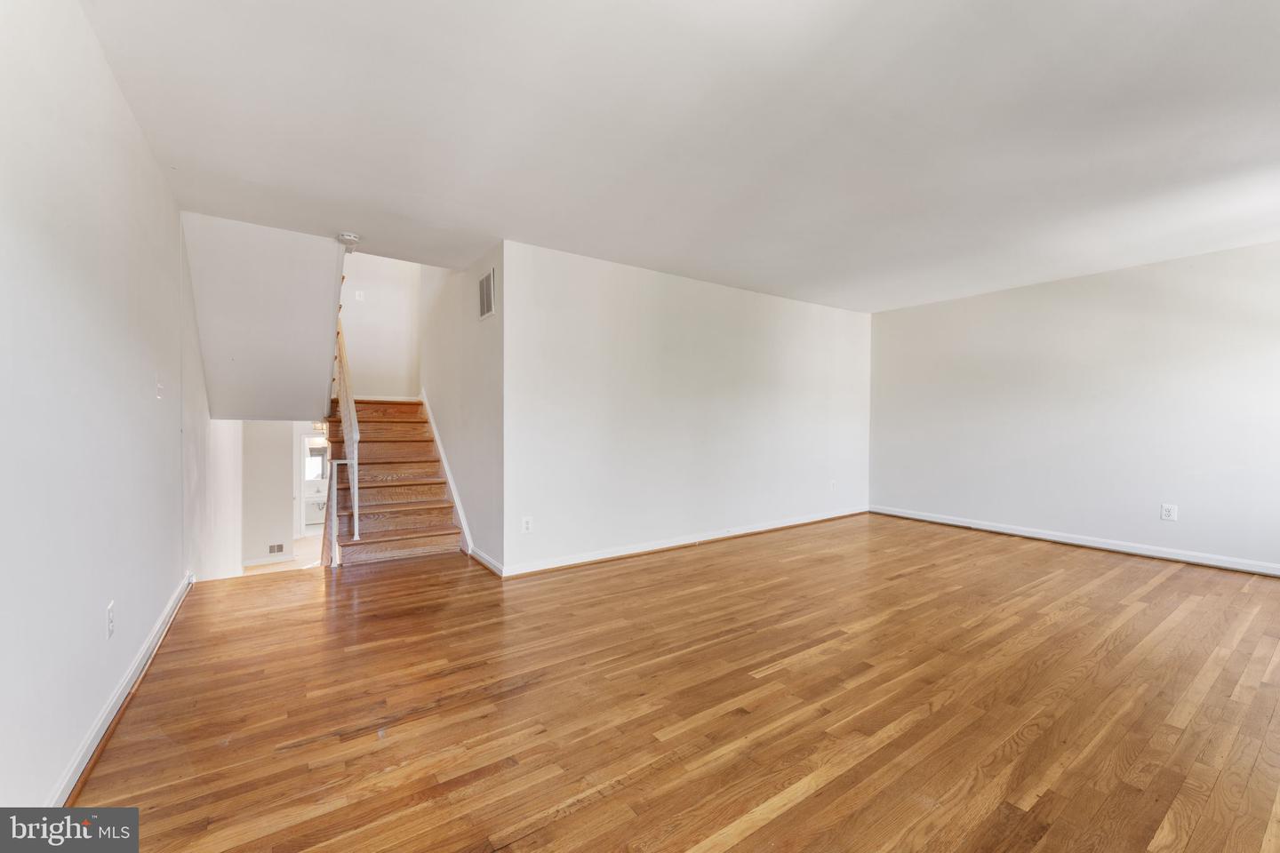 6628 MIDHILL PL, FALLS CHURCH, Virginia 22043, 3 Bedrooms Bedrooms, ,2 BathroomsBathrooms,Residential,For sale,6628 MIDHILL PL,VAFX2234370 MLS # VAFX2234370