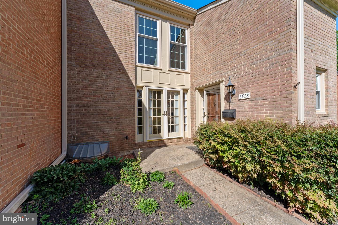 6628 MIDHILL PL, FALLS CHURCH, Virginia 22043, 3 Bedrooms Bedrooms, ,2 BathroomsBathrooms,Residential,For sale,6628 MIDHILL PL,VAFX2234370 MLS # VAFX2234370