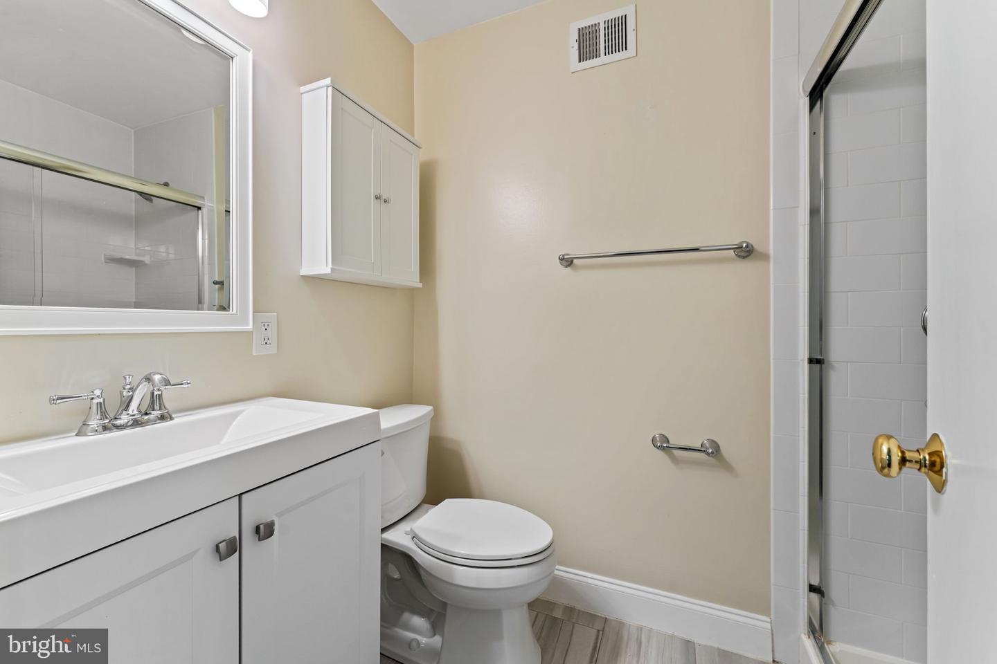 6628 MIDHILL PL, FALLS CHURCH, Virginia 22043, 3 Bedrooms Bedrooms, ,2 BathroomsBathrooms,Residential,For sale,6628 MIDHILL PL,VAFX2234370 MLS # VAFX2234370