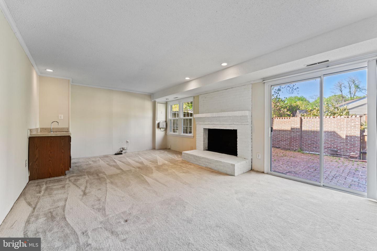 6628 MIDHILL PL, FALLS CHURCH, Virginia 22043, 3 Bedrooms Bedrooms, ,2 BathroomsBathrooms,Residential,For sale,6628 MIDHILL PL,VAFX2234370 MLS # VAFX2234370