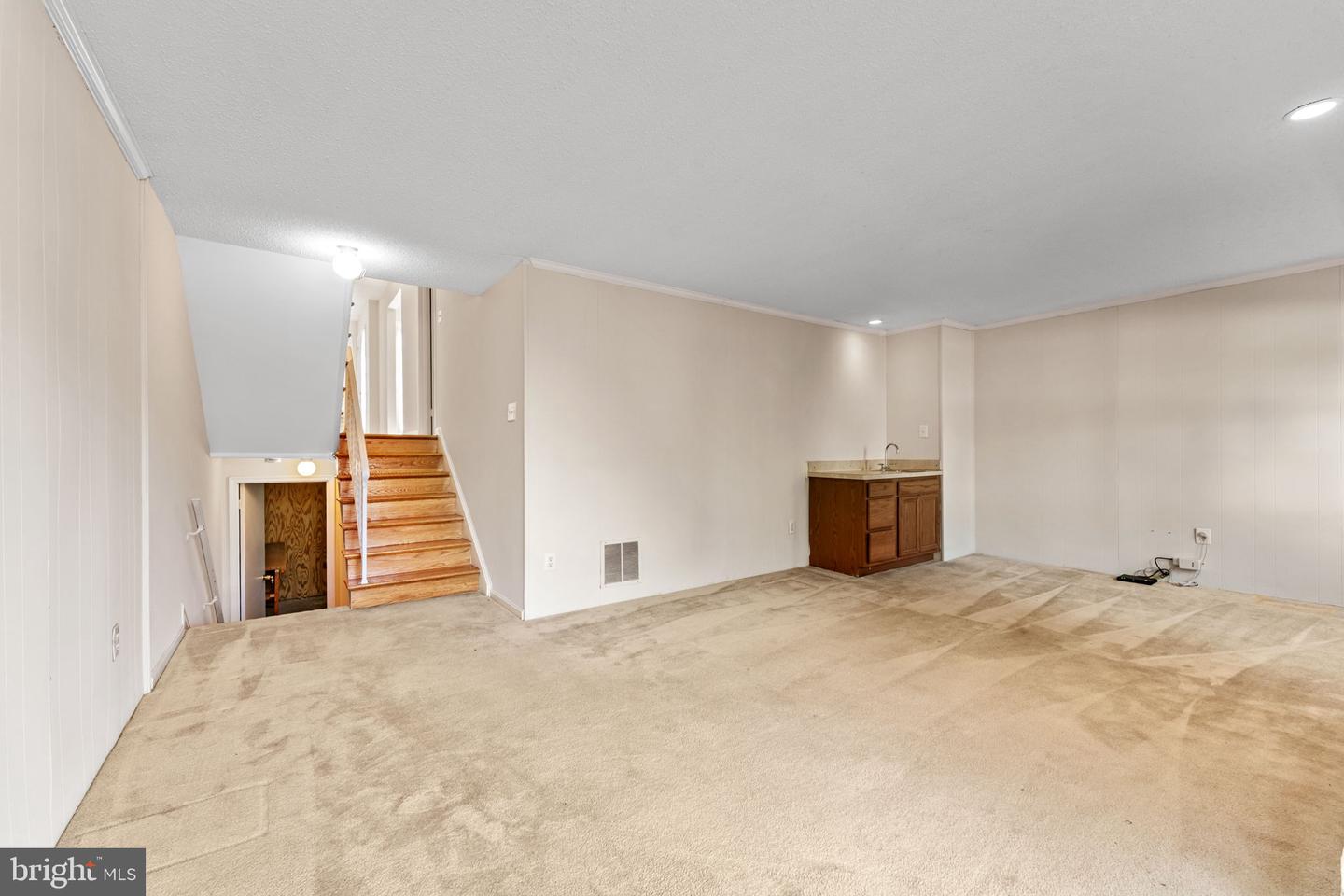6628 MIDHILL PL, FALLS CHURCH, Virginia 22043, 3 Bedrooms Bedrooms, ,2 BathroomsBathrooms,Residential,For sale,6628 MIDHILL PL,VAFX2234370 MLS # VAFX2234370
