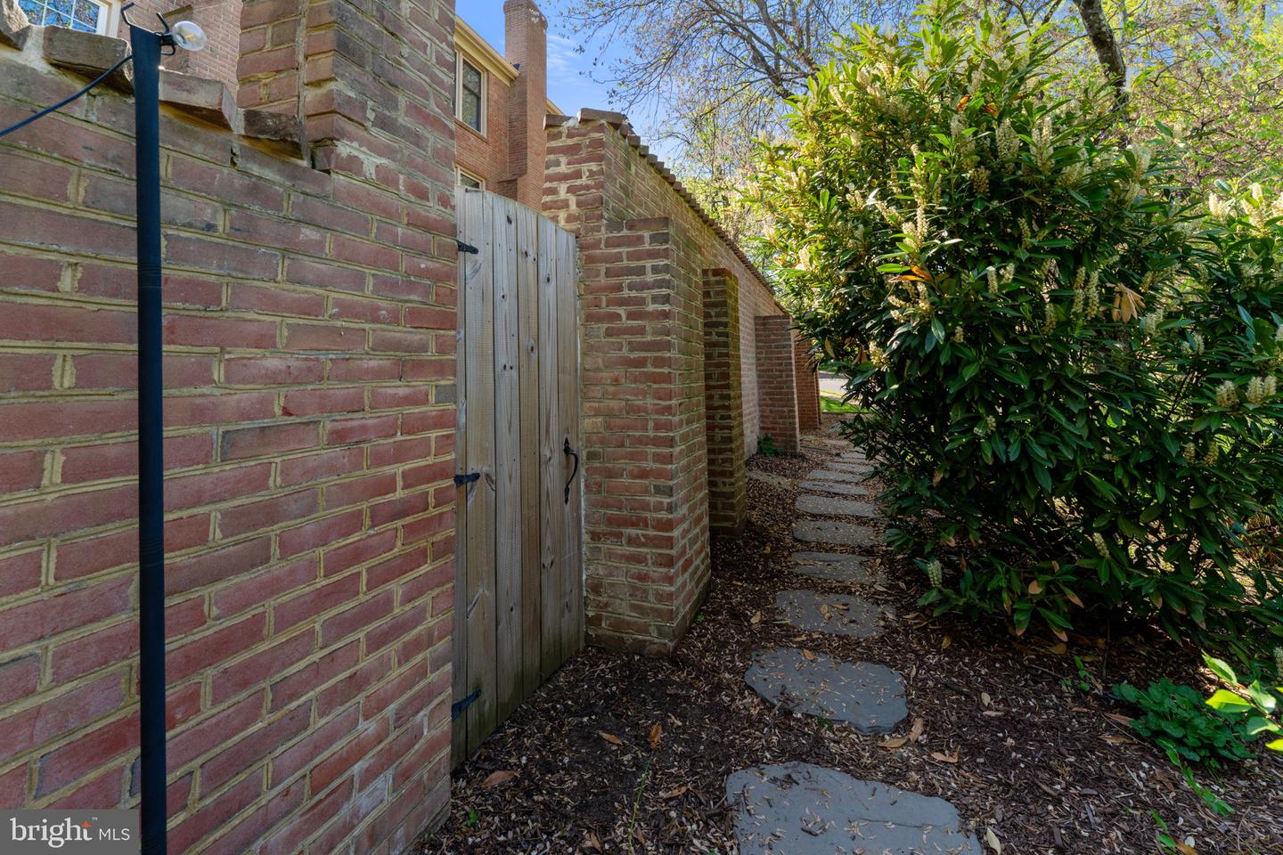 6628 MIDHILL PL, FALLS CHURCH, Virginia 22043, 3 Bedrooms Bedrooms, ,2 BathroomsBathrooms,Residential,For sale,6628 MIDHILL PL,VAFX2234370 MLS # VAFX2234370