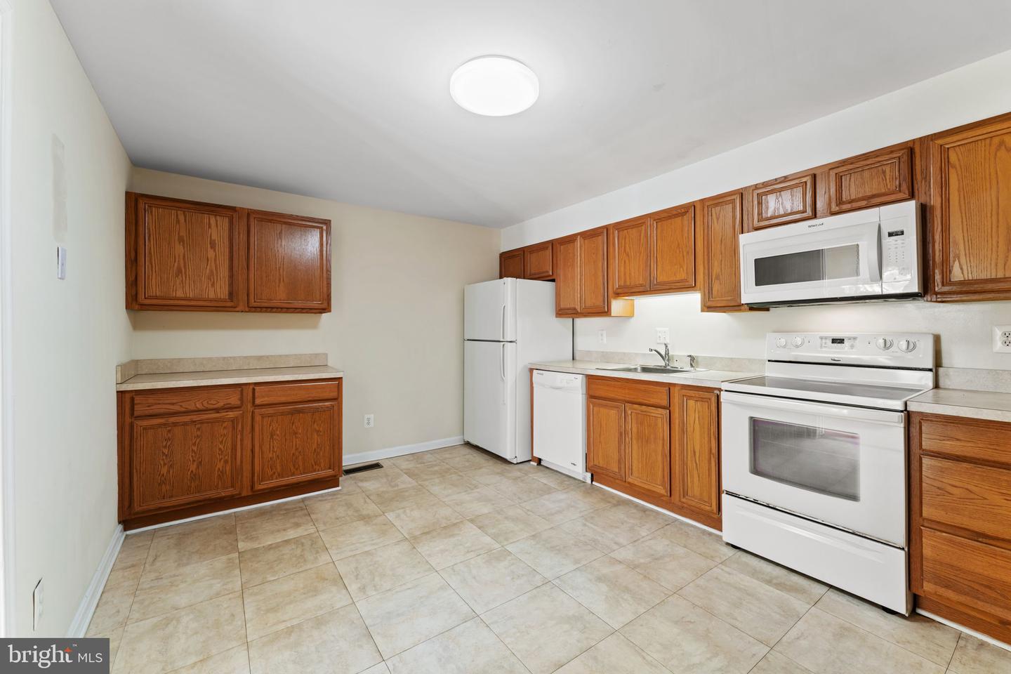 6628 MIDHILL PL, FALLS CHURCH, Virginia 22043, 3 Bedrooms Bedrooms, ,2 BathroomsBathrooms,Residential,For sale,6628 MIDHILL PL,VAFX2234370 MLS # VAFX2234370
