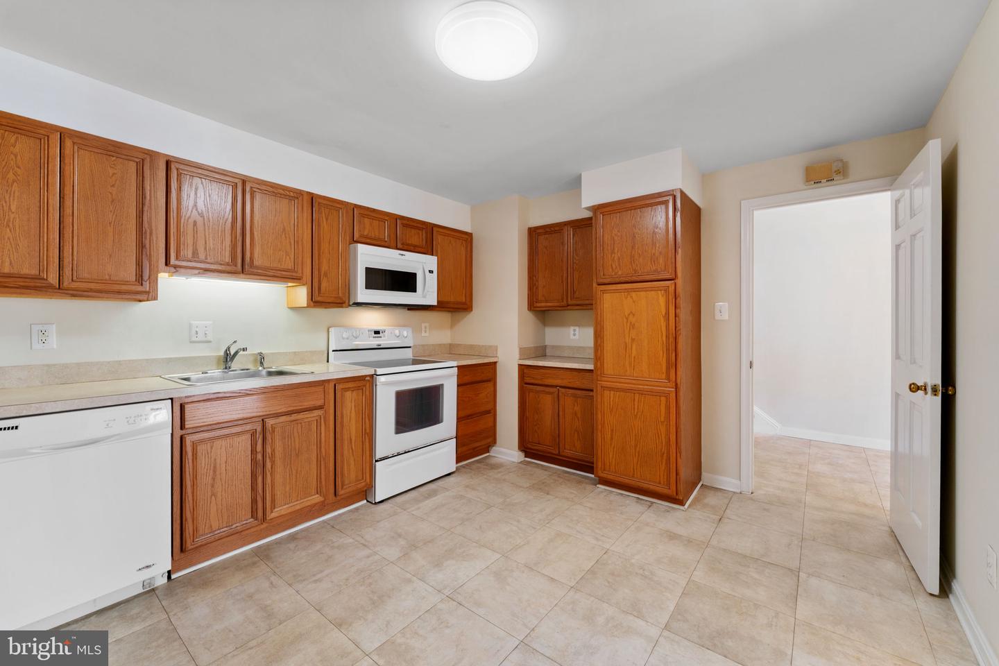 6628 MIDHILL PL, FALLS CHURCH, Virginia 22043, 3 Bedrooms Bedrooms, ,2 BathroomsBathrooms,Residential,For sale,6628 MIDHILL PL,VAFX2234370 MLS # VAFX2234370