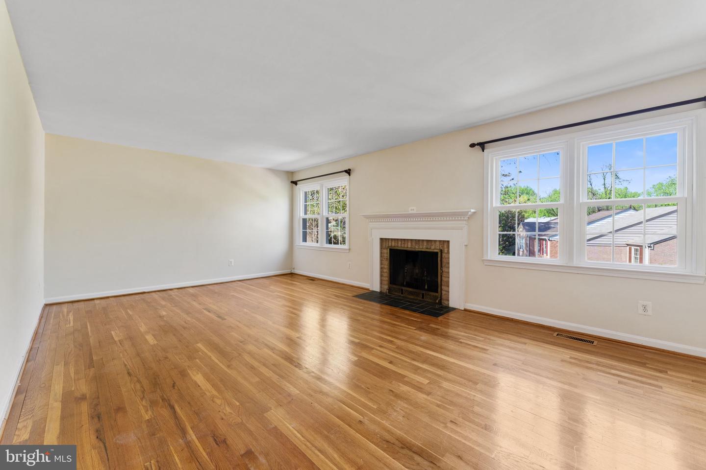 6628 MIDHILL PL, FALLS CHURCH, Virginia 22043, 3 Bedrooms Bedrooms, ,2 BathroomsBathrooms,Residential,For sale,6628 MIDHILL PL,VAFX2234370 MLS # VAFX2234370