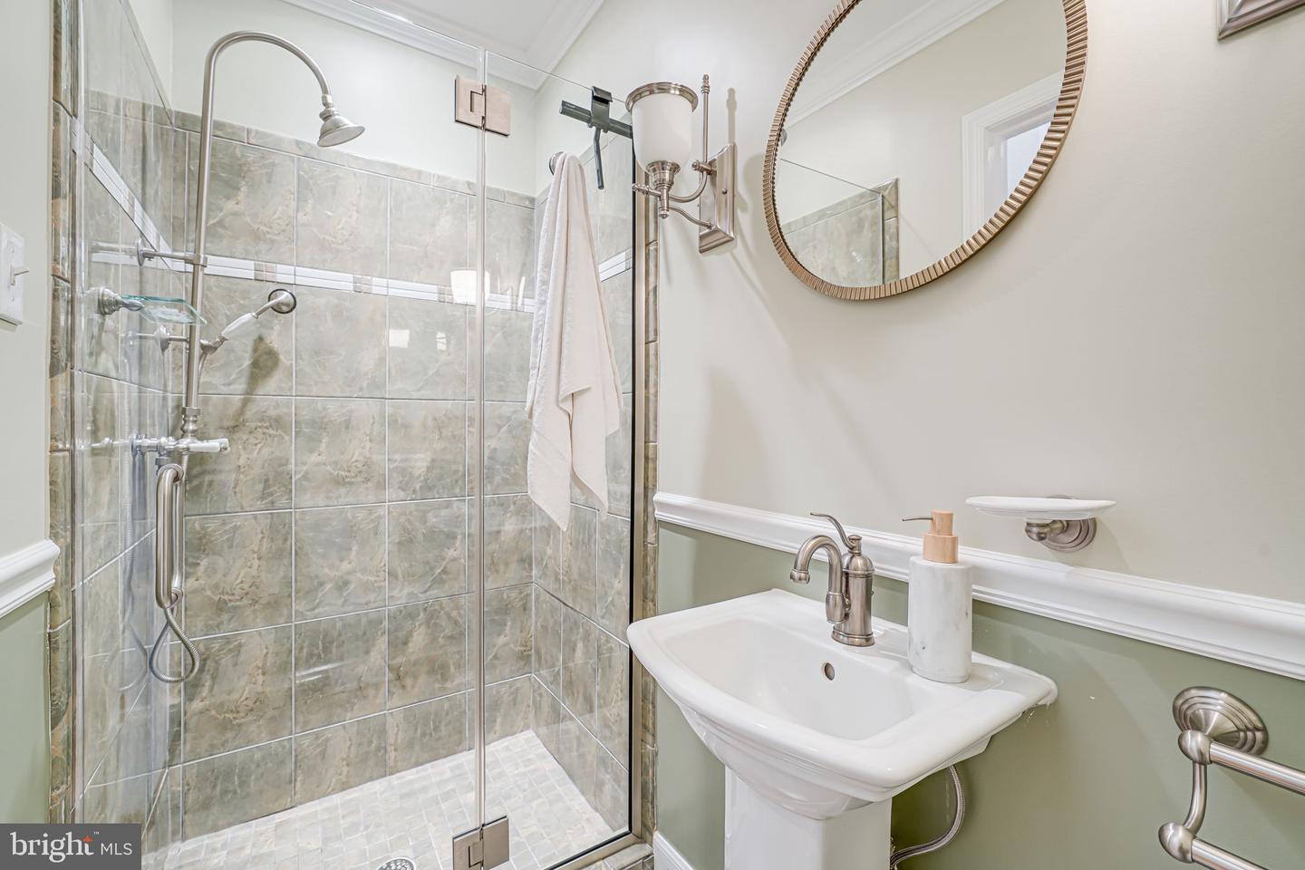 1419 JANNEYS LN, ALEXANDRIA, Virginia 22302, 3 Bedrooms Bedrooms, ,3 BathroomsBathrooms,Residential,For sale,1419 JANNEYS LN,VAAX2044180 MLS # VAAX2044180