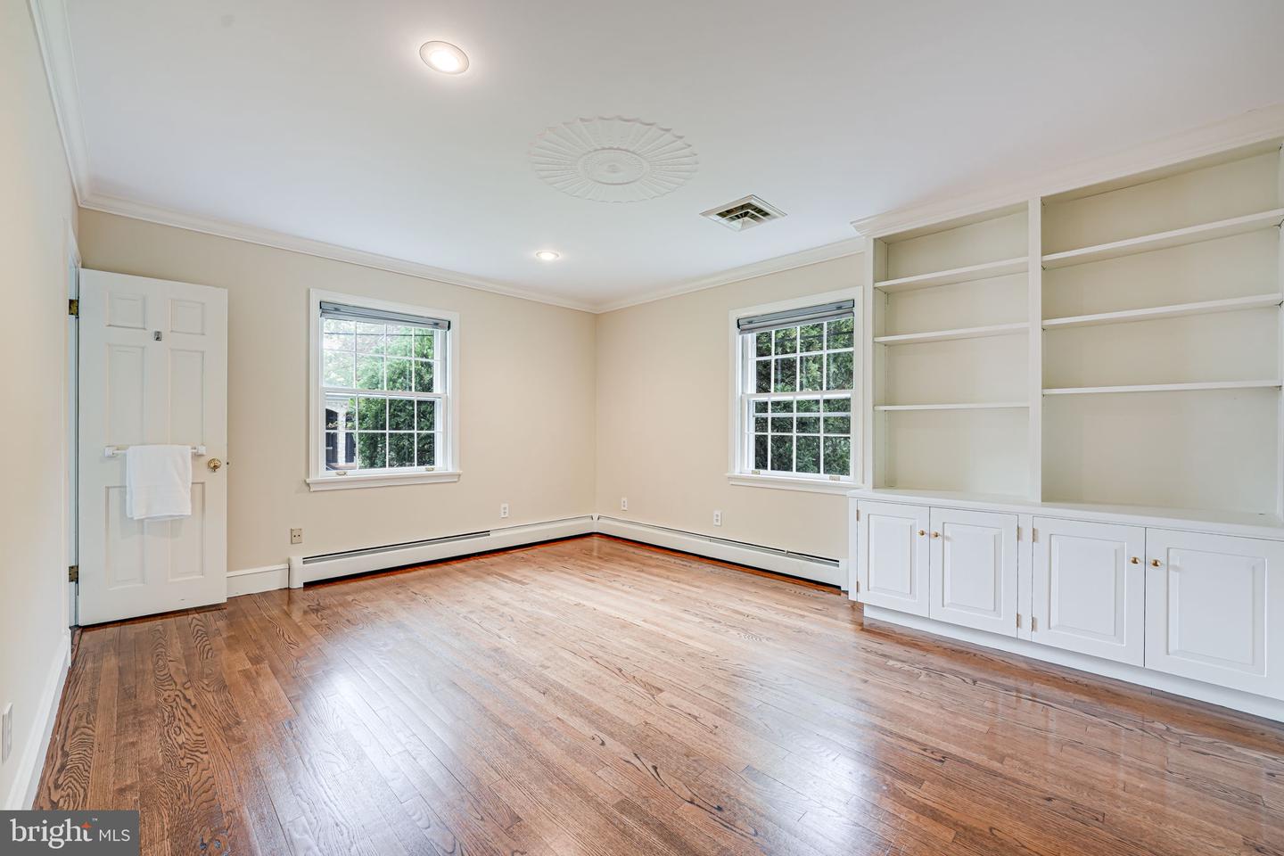 1419 JANNEYS LN, ALEXANDRIA, Virginia 22302, 3 Bedrooms Bedrooms, ,3 BathroomsBathrooms,Residential,For sale,1419 JANNEYS LN,VAAX2044180 MLS # VAAX2044180