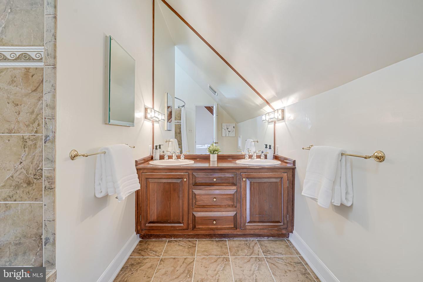 1419 JANNEYS LN, ALEXANDRIA, Virginia 22302, 3 Bedrooms Bedrooms, ,3 BathroomsBathrooms,Residential,For sale,1419 JANNEYS LN,VAAX2044180 MLS # VAAX2044180