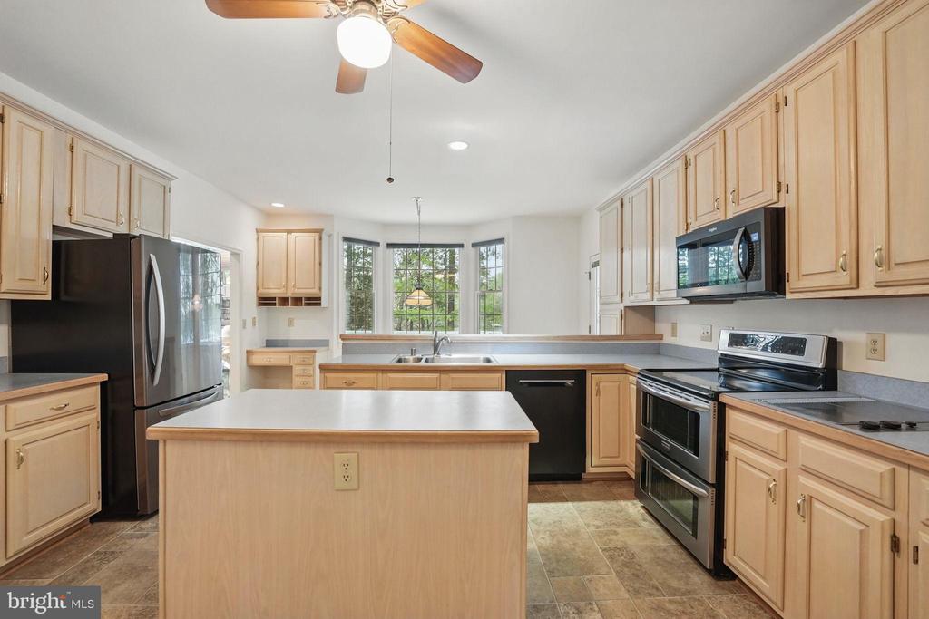 11217 FIELD CIR, SPOTSYLVANIA, Virginia 22551, 5 Bedrooms Bedrooms, ,3 BathroomsBathrooms,Residential,11217 FIELD CIR,VASP2032672 MLS # VASP2032672