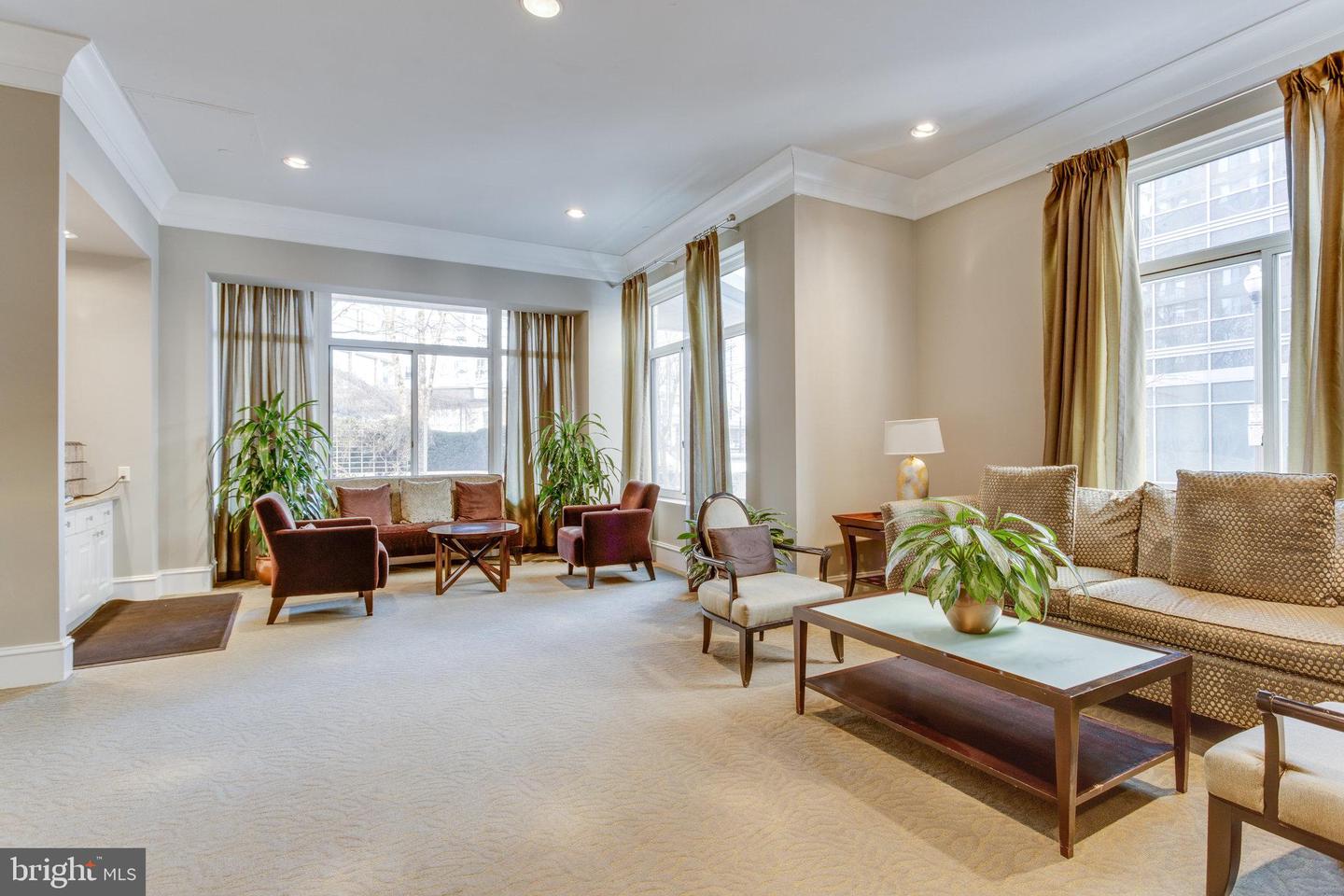 851 N GLEBE RD #321, ARLINGTON, Virginia 22203, 1 Bedroom Bedrooms, ,1 BathroomBathrooms,Residential,For sale,851 N GLEBE RD #321,VAAR2056154 MLS # VAAR2056154