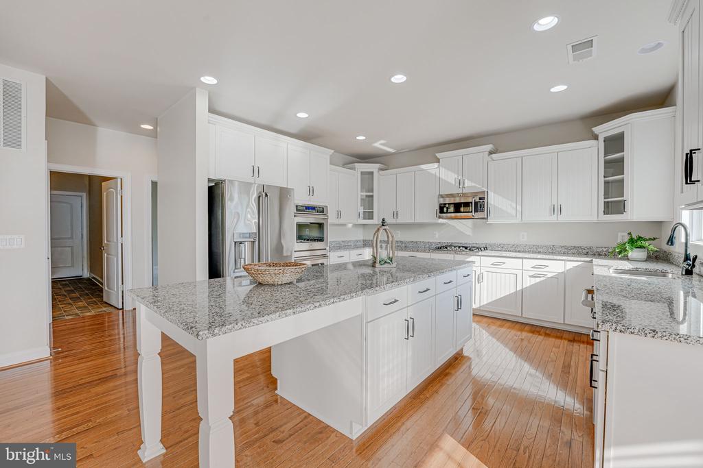 11708 EAGLE RIDGE DR, SPOTSYLVANIA, Virginia 22551, 5 Bedrooms Bedrooms, ,4 BathroomsBathrooms,Residential,11708 EAGLE RIDGE DR,VASP2032760 MLS # VASP2032760