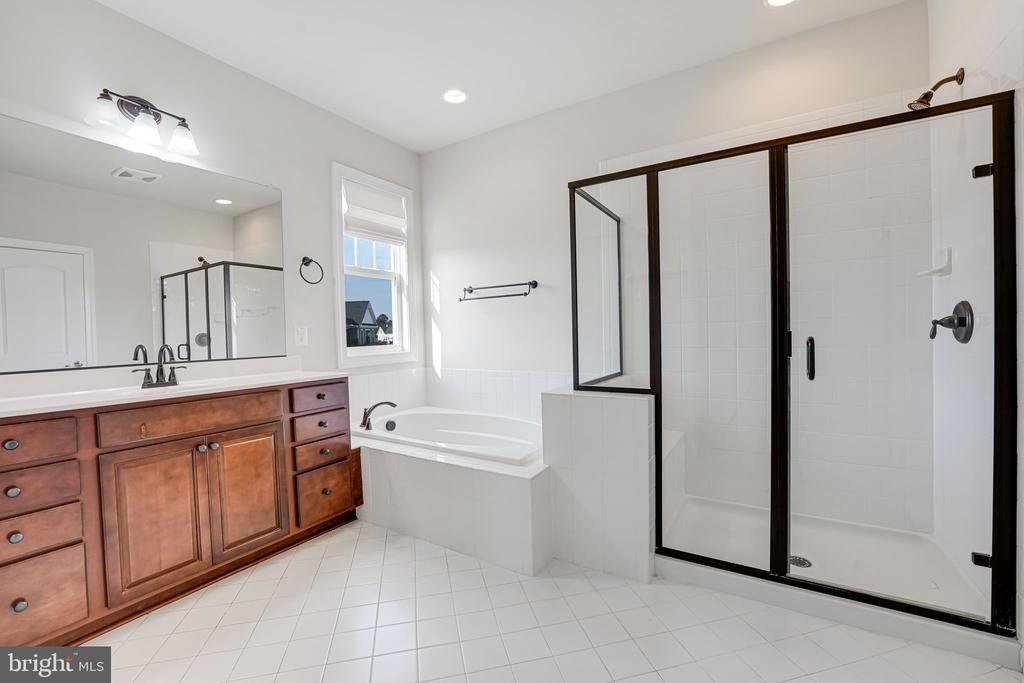 11708 EAGLE RIDGE DR, SPOTSYLVANIA, Virginia 22551, 5 Bedrooms Bedrooms, ,4 BathroomsBathrooms,Residential,11708 EAGLE RIDGE DR,VASP2032760 MLS # VASP2032760