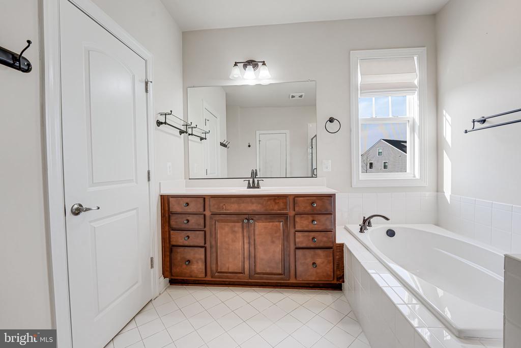 11708 EAGLE RIDGE DR, SPOTSYLVANIA, Virginia 22551, 5 Bedrooms Bedrooms, ,4 BathroomsBathrooms,Residential,11708 EAGLE RIDGE DR,VASP2032760 MLS # VASP2032760