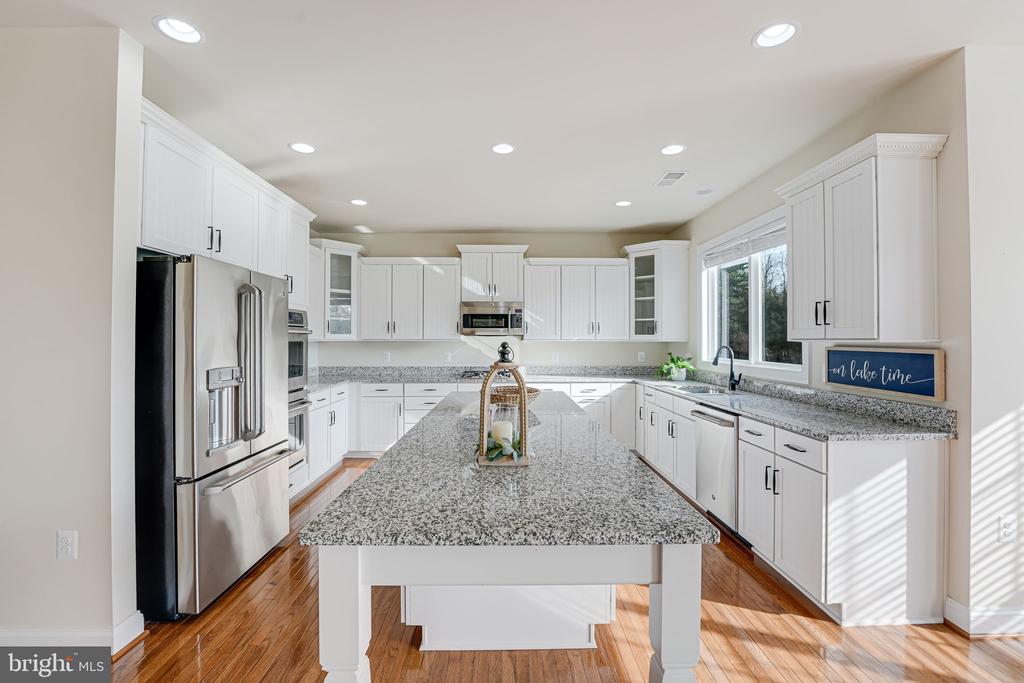11708 EAGLE RIDGE DR, SPOTSYLVANIA, Virginia 22551, 5 Bedrooms Bedrooms, ,4 BathroomsBathrooms,Residential,11708 EAGLE RIDGE DR,VASP2032760 MLS # VASP2032760