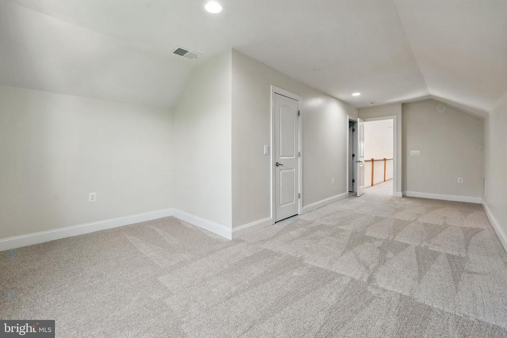 11708 EAGLE RIDGE DR, SPOTSYLVANIA, Virginia 22551, 5 Bedrooms Bedrooms, ,4 BathroomsBathrooms,Residential,11708 EAGLE RIDGE DR,VASP2032760 MLS # VASP2032760