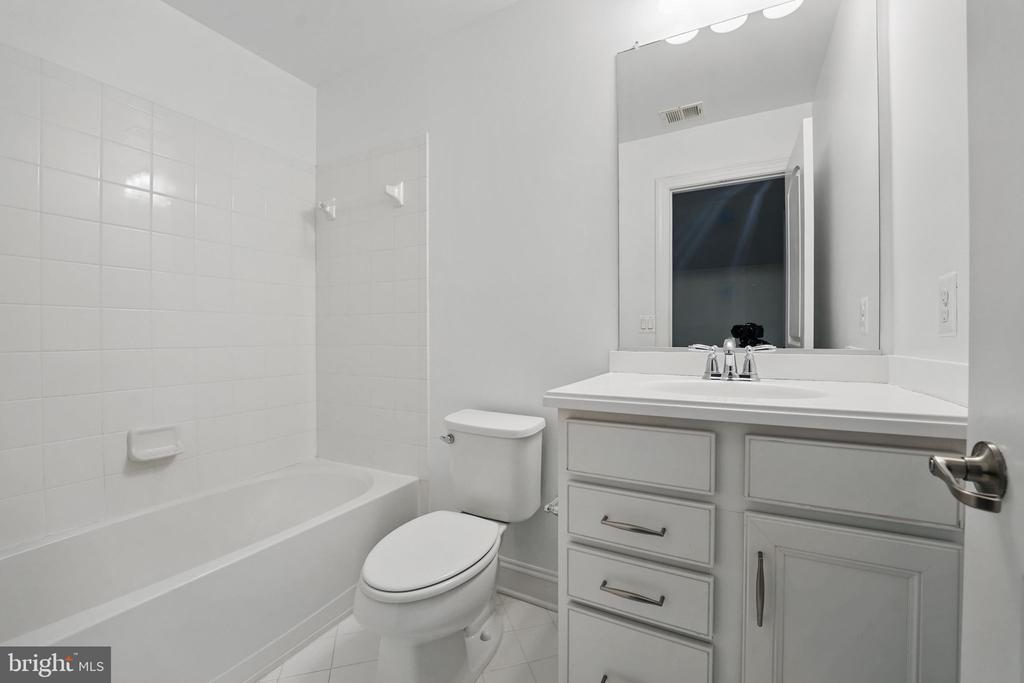 11708 EAGLE RIDGE DR, SPOTSYLVANIA, Virginia 22551, 5 Bedrooms Bedrooms, ,4 BathroomsBathrooms,Residential,11708 EAGLE RIDGE DR,VASP2032760 MLS # VASP2032760