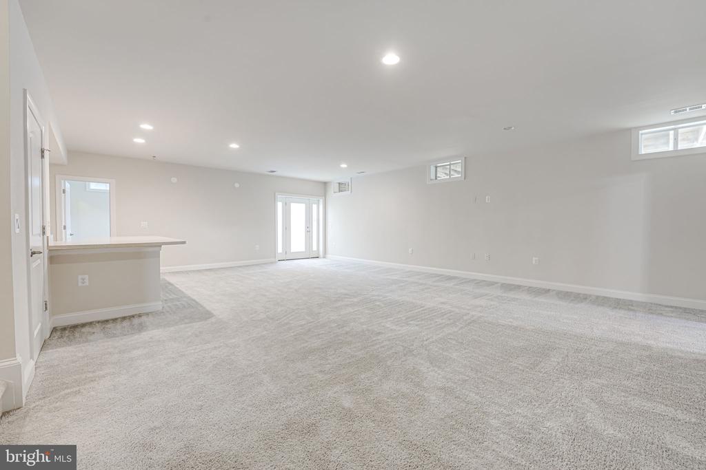 11708 EAGLE RIDGE DR, SPOTSYLVANIA, Virginia 22551, 5 Bedrooms Bedrooms, ,4 BathroomsBathrooms,Residential,11708 EAGLE RIDGE DR,VASP2032760 MLS # VASP2032760