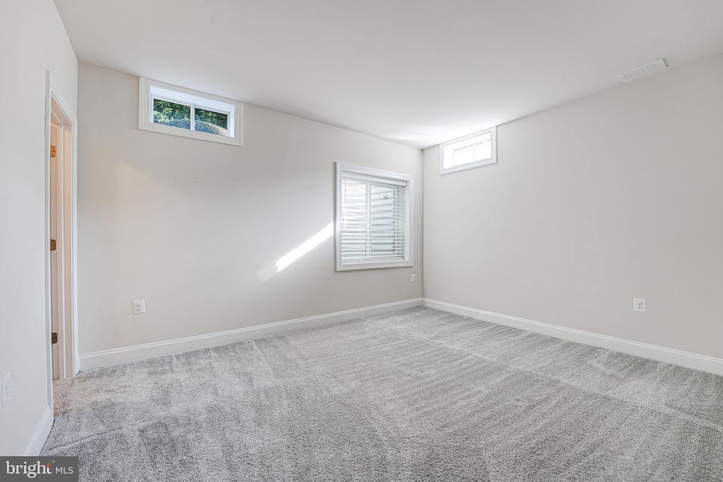 11708 EAGLE RIDGE DR, SPOTSYLVANIA, Virginia 22551, 5 Bedrooms Bedrooms, ,4 BathroomsBathrooms,Residential,11708 EAGLE RIDGE DR,VASP2032760 MLS # VASP2032760
