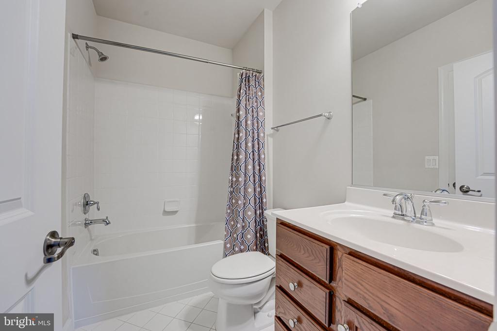 11708 EAGLE RIDGE DR, SPOTSYLVANIA, Virginia 22551, 5 Bedrooms Bedrooms, ,4 BathroomsBathrooms,Residential,11708 EAGLE RIDGE DR,VASP2032760 MLS # VASP2032760