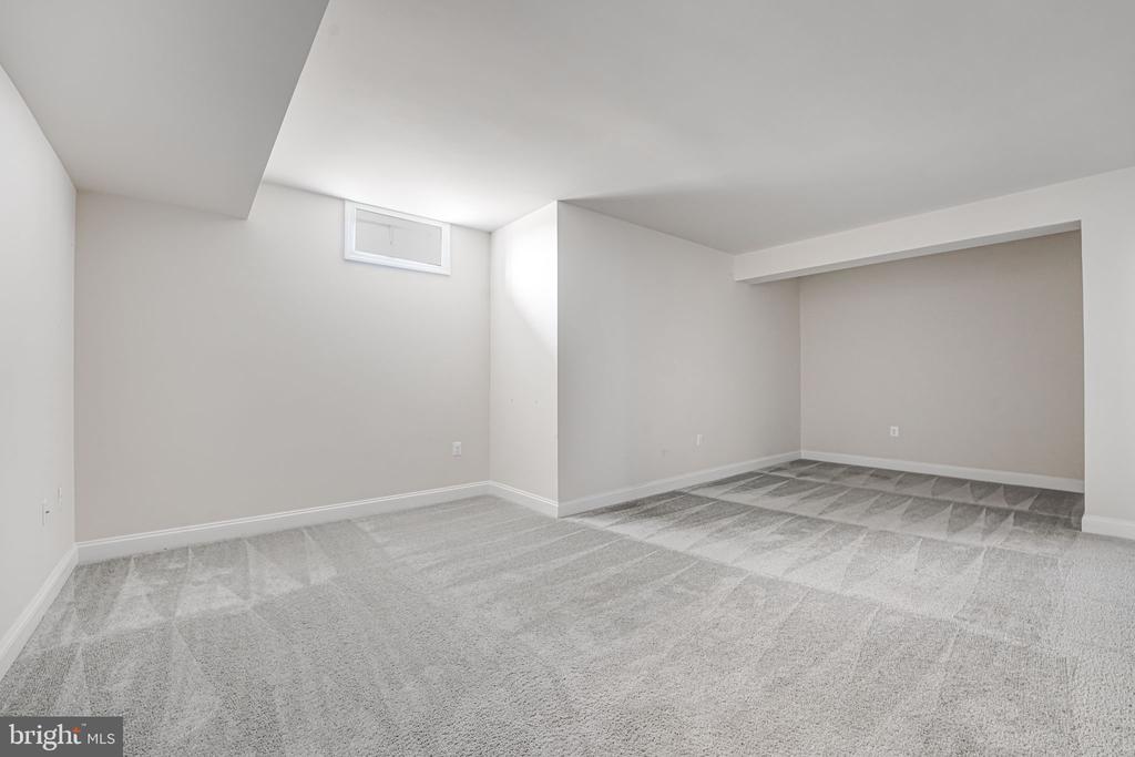 11708 EAGLE RIDGE DR, SPOTSYLVANIA, Virginia 22551, 5 Bedrooms Bedrooms, ,4 BathroomsBathrooms,Residential,11708 EAGLE RIDGE DR,VASP2032760 MLS # VASP2032760