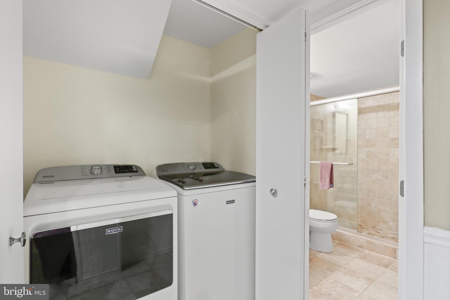 9907 HEMLOCK WOODS LN, BURKE, Virginia 22015, 3 Bedrooms Bedrooms, ,3 BathroomsBathrooms,Residential,For sale,9907 HEMLOCK WOODS LN,VAFX2234950 MLS # VAFX2234950
