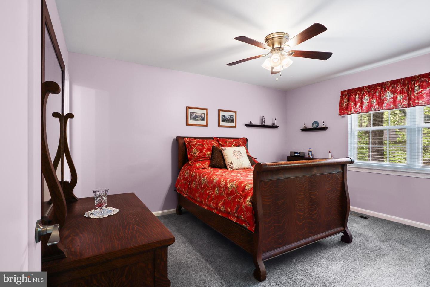 9907 HEMLOCK WOODS LN, BURKE, Virginia 22015, 3 Bedrooms Bedrooms, ,3 BathroomsBathrooms,Residential,For sale,9907 HEMLOCK WOODS LN,VAFX2234950 MLS # VAFX2234950