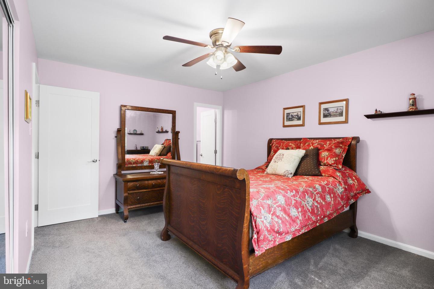 9907 HEMLOCK WOODS LN, BURKE, Virginia 22015, 3 Bedrooms Bedrooms, ,3 BathroomsBathrooms,Residential,For sale,9907 HEMLOCK WOODS LN,VAFX2234950 MLS # VAFX2234950