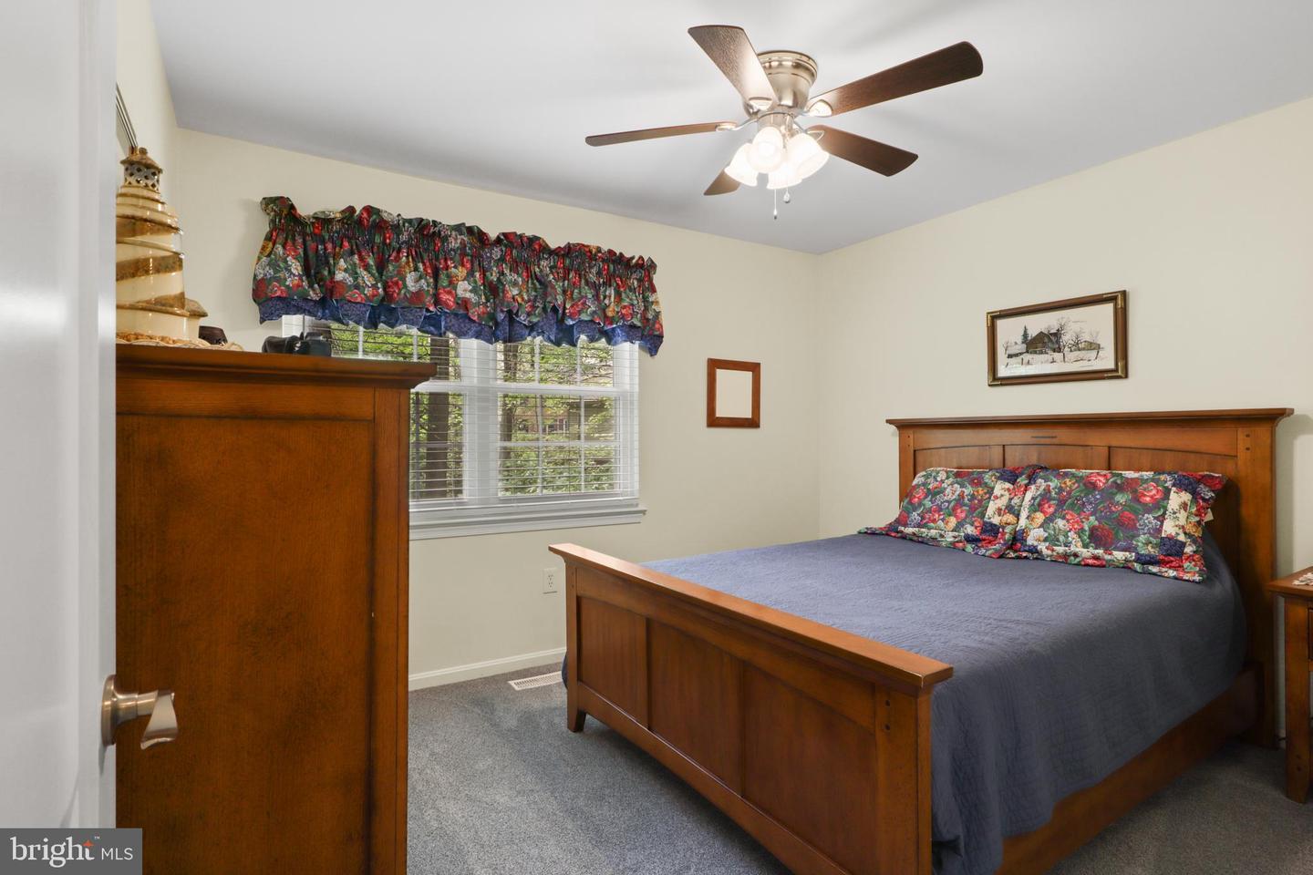 9907 HEMLOCK WOODS LN, BURKE, Virginia 22015, 3 Bedrooms Bedrooms, ,3 BathroomsBathrooms,Residential,For sale,9907 HEMLOCK WOODS LN,VAFX2234950 MLS # VAFX2234950