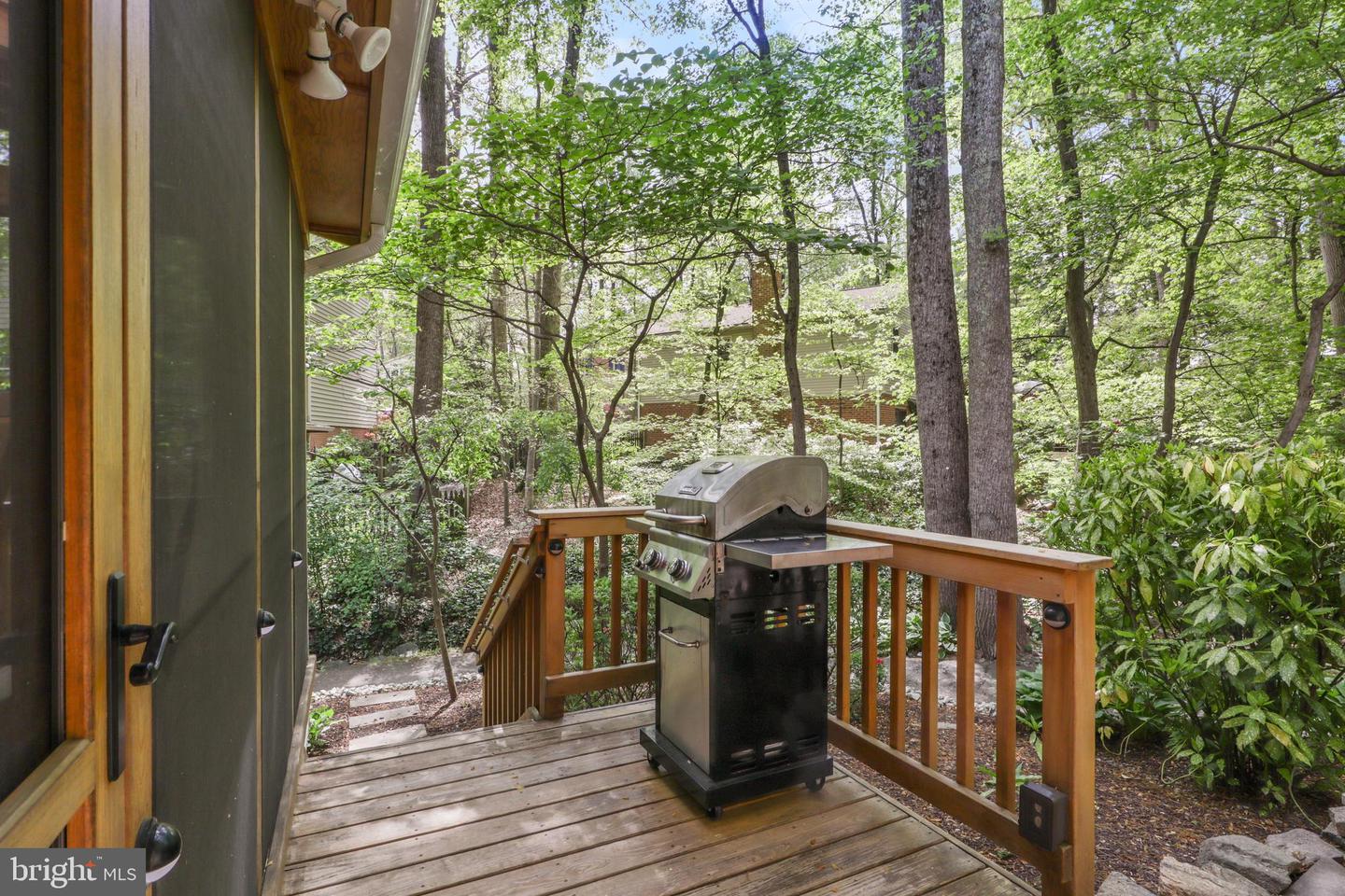 9907 HEMLOCK WOODS LN, BURKE, Virginia 22015, 3 Bedrooms Bedrooms, ,3 BathroomsBathrooms,Residential,For sale,9907 HEMLOCK WOODS LN,VAFX2234950 MLS # VAFX2234950