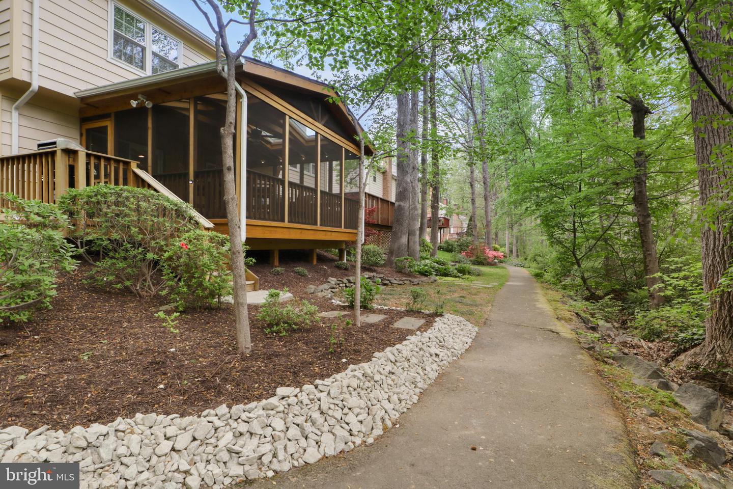 9907 HEMLOCK WOODS LN, BURKE, Virginia 22015, 3 Bedrooms Bedrooms, ,3 BathroomsBathrooms,Residential,For sale,9907 HEMLOCK WOODS LN,VAFX2234950 MLS # VAFX2234950