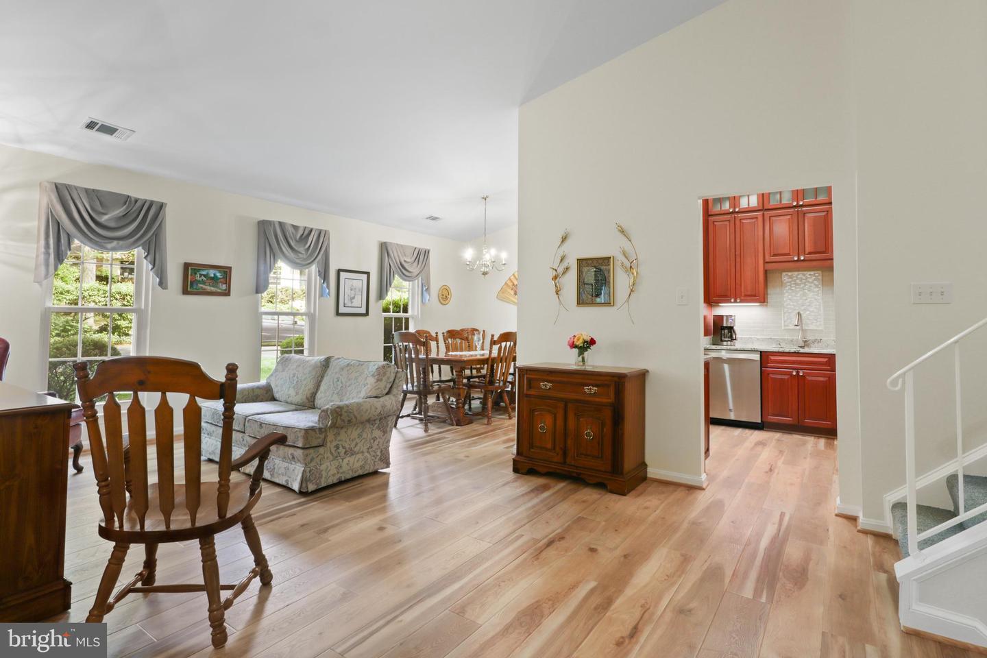 9907 HEMLOCK WOODS LN, BURKE, Virginia 22015, 3 Bedrooms Bedrooms, ,3 BathroomsBathrooms,Residential,For sale,9907 HEMLOCK WOODS LN,VAFX2234950 MLS # VAFX2234950