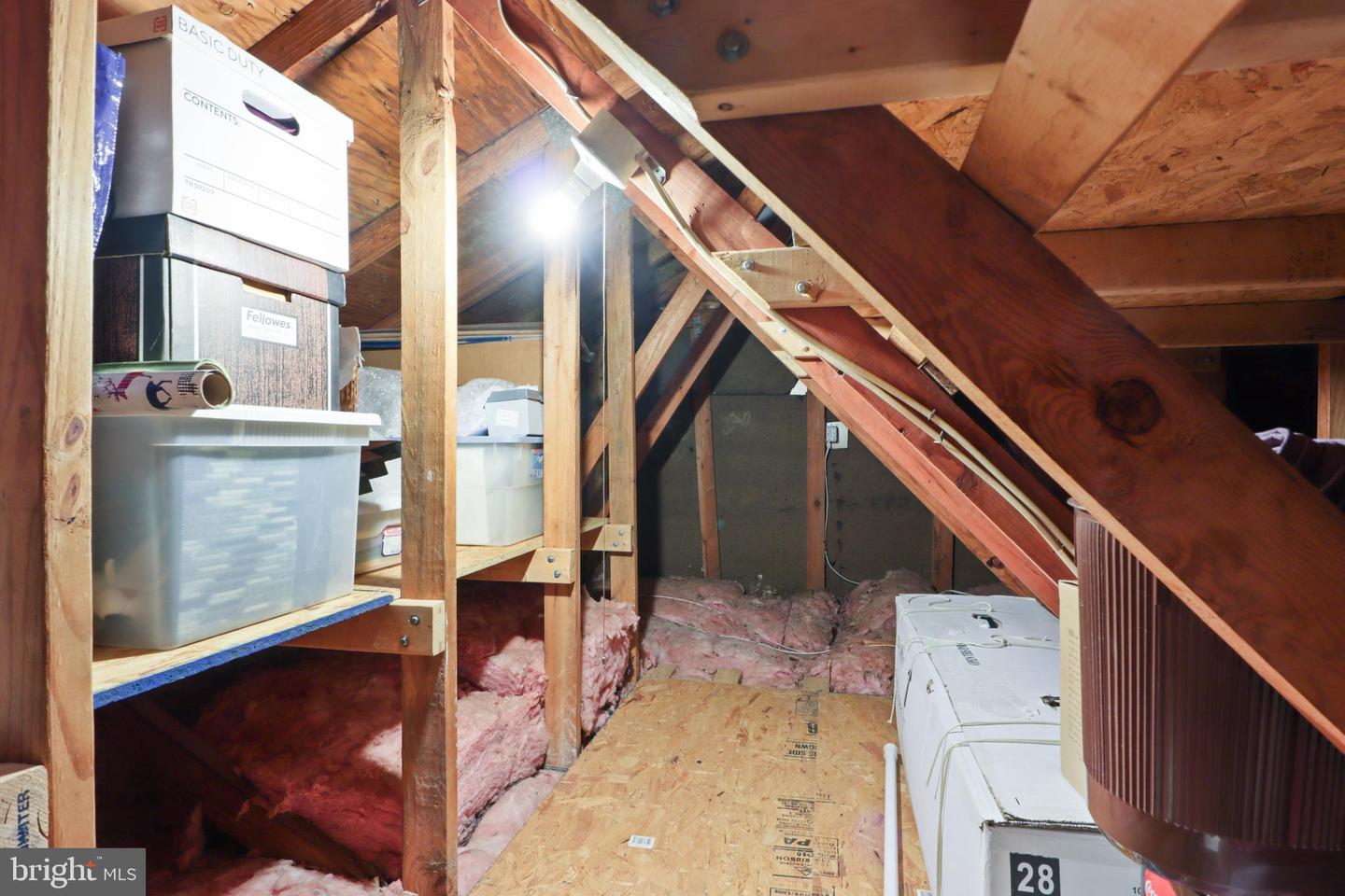 9907 HEMLOCK WOODS LN, BURKE, Virginia 22015, 3 Bedrooms Bedrooms, ,3 BathroomsBathrooms,Residential,For sale,9907 HEMLOCK WOODS LN,VAFX2234950 MLS # VAFX2234950