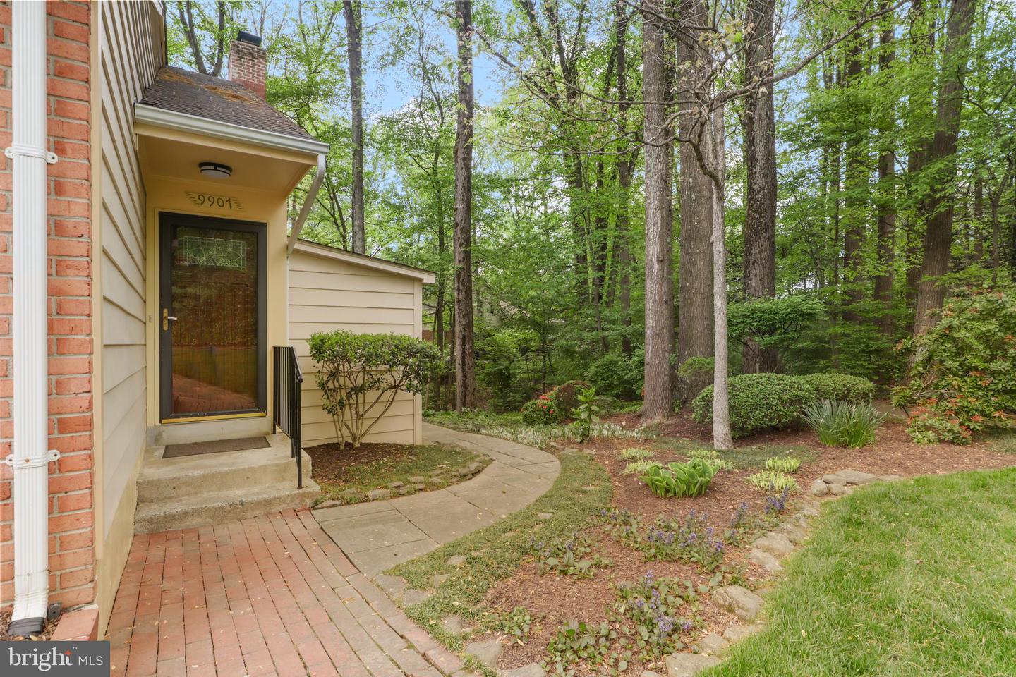 9907 HEMLOCK WOODS LN, BURKE, Virginia 22015, 3 Bedrooms Bedrooms, ,3 BathroomsBathrooms,Residential,For sale,9907 HEMLOCK WOODS LN,VAFX2234950 MLS # VAFX2234950