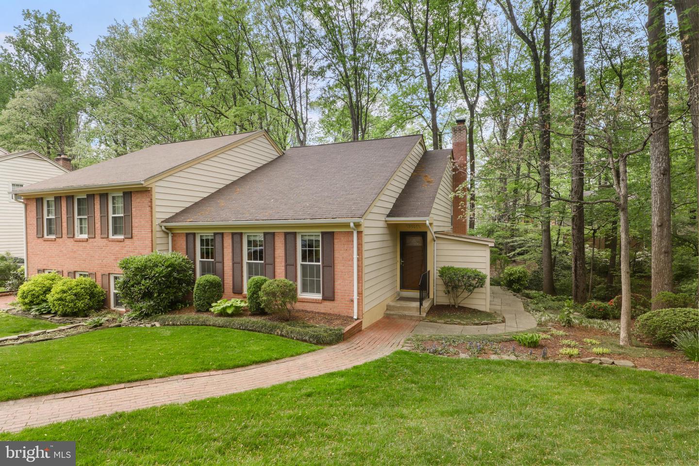 9907 HEMLOCK WOODS LN, BURKE, Virginia 22015, 3 Bedrooms Bedrooms, ,3 BathroomsBathrooms,Residential,For sale,9907 HEMLOCK WOODS LN,VAFX2234950 MLS # VAFX2234950
