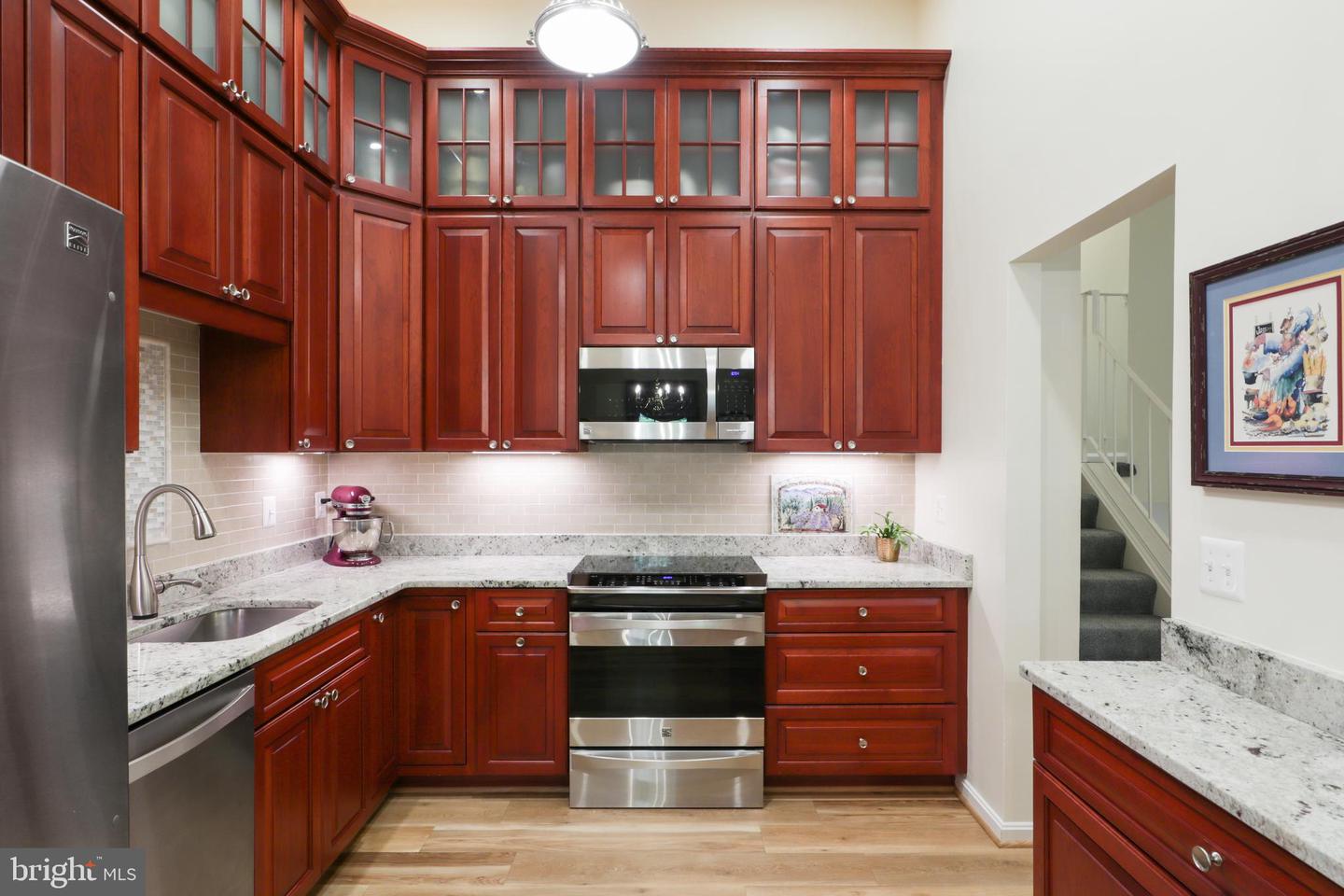 9907 HEMLOCK WOODS LN, BURKE, Virginia 22015, 3 Bedrooms Bedrooms, ,3 BathroomsBathrooms,Residential,For sale,9907 HEMLOCK WOODS LN,VAFX2234950 MLS # VAFX2234950