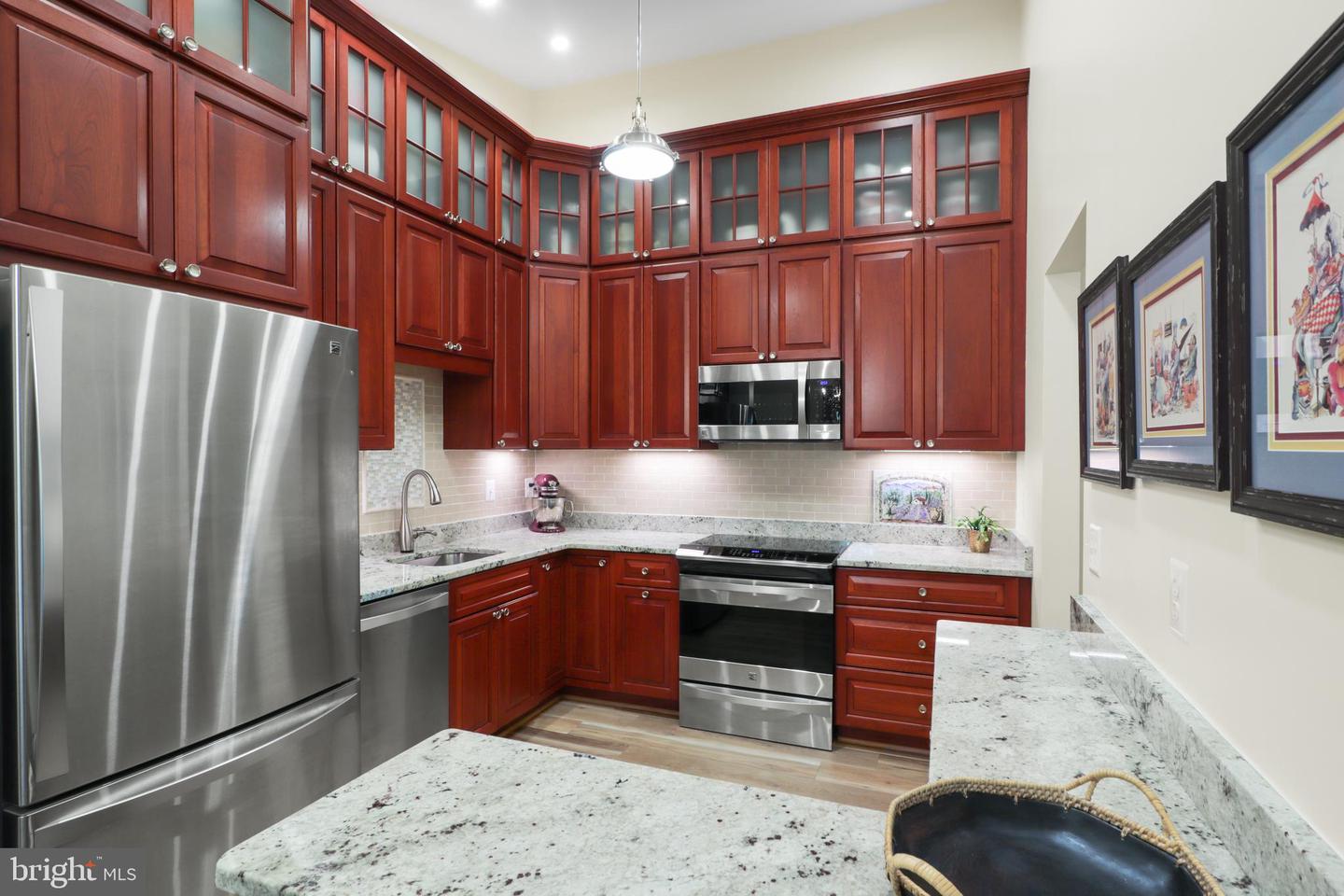 9907 HEMLOCK WOODS LN, BURKE, Virginia 22015, 3 Bedrooms Bedrooms, ,3 BathroomsBathrooms,Residential,For sale,9907 HEMLOCK WOODS LN,VAFX2234950 MLS # VAFX2234950