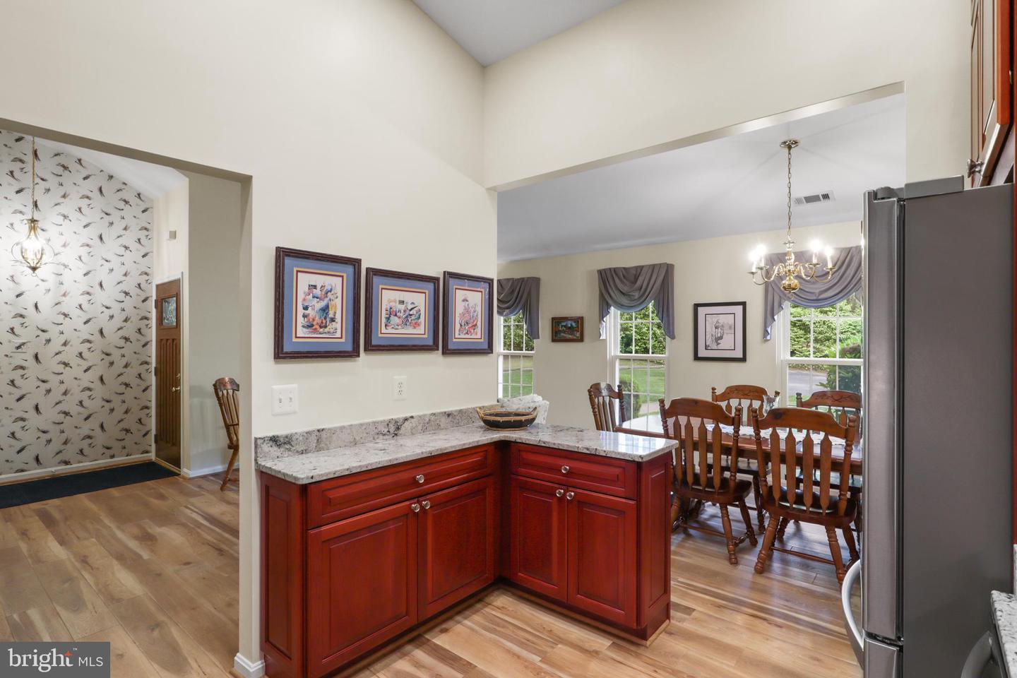 9907 HEMLOCK WOODS LN, BURKE, Virginia 22015, 3 Bedrooms Bedrooms, ,3 BathroomsBathrooms,Residential,For sale,9907 HEMLOCK WOODS LN,VAFX2234950 MLS # VAFX2234950
