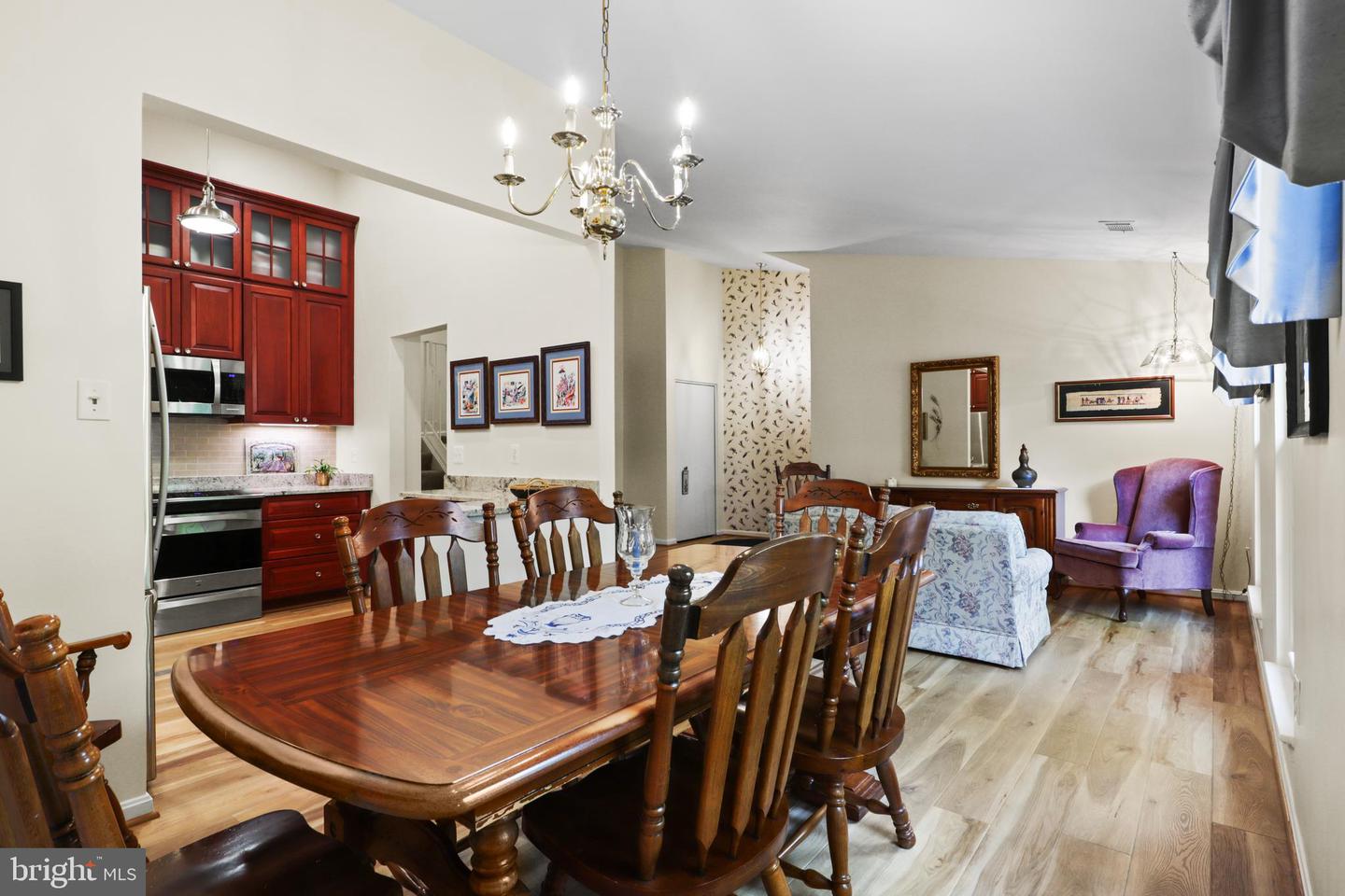 9907 HEMLOCK WOODS LN, BURKE, Virginia 22015, 3 Bedrooms Bedrooms, ,3 BathroomsBathrooms,Residential,For sale,9907 HEMLOCK WOODS LN,VAFX2234950 MLS # VAFX2234950