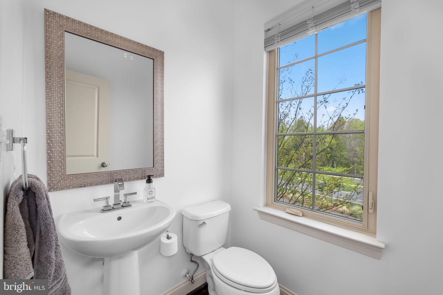 42294 PEREGRINE TER, BRAMBLETON, Virginia 20148, 4 Bedrooms Bedrooms, ,3 BathroomsBathrooms,Residential,For sale,42294 PEREGRINE TER,VALO2094182 MLS # VALO2094182