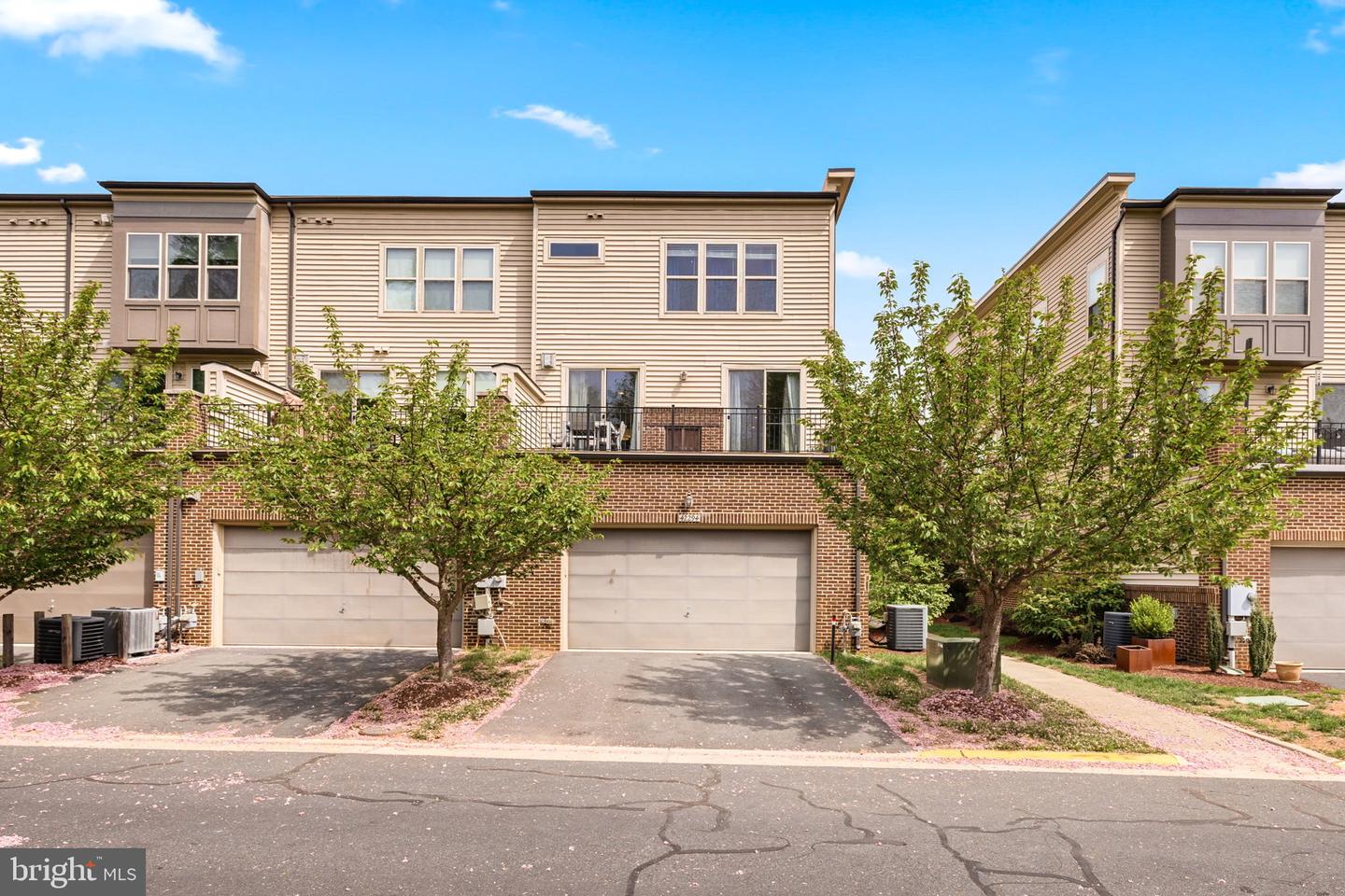 42294 PEREGRINE TER, BRAMBLETON, Virginia 20148, 4 Bedrooms Bedrooms, ,3 BathroomsBathrooms,Residential,For sale,42294 PEREGRINE TER,VALO2094182 MLS # VALO2094182