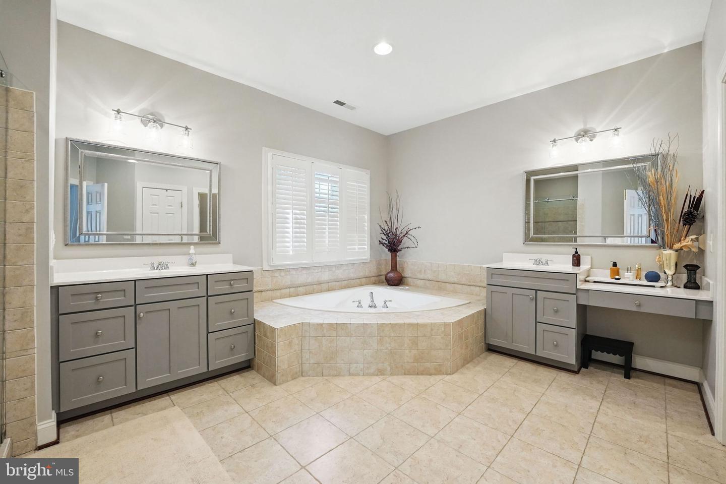 40729 CARRY BACK LN, LEESBURG, Virginia 20176, 4 Bedrooms Bedrooms, ,4 BathroomsBathrooms,Residential,For sale,40729 CARRY BACK LN,VALO2094184 MLS # VALO2094184