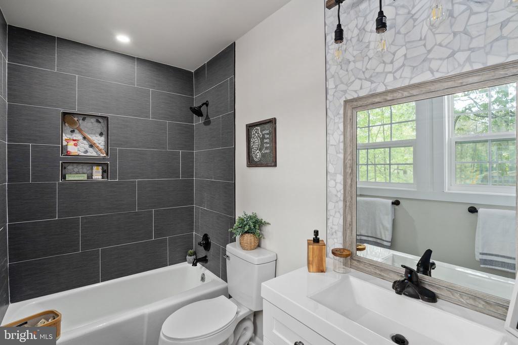 121 BIRCHSIDE CIR, LOCUST GROVE, Virginia 22508, 5 Bedrooms Bedrooms, ,3 BathroomsBathrooms,Residential,121 BIRCHSIDE CIR,VAOR2009586 MLS # VAOR2009586