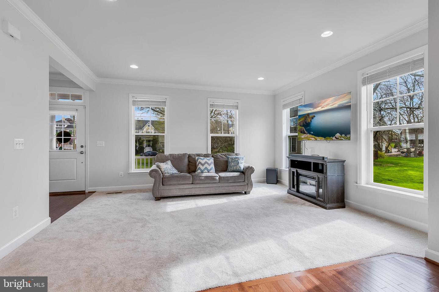 625 E G ST, PURCELLVILLE, Virginia 20132, 4 Bedrooms Bedrooms, ,3 BathroomsBathrooms,Residential,For sale,625 E G ST,VALO2094194 MLS # VALO2094194